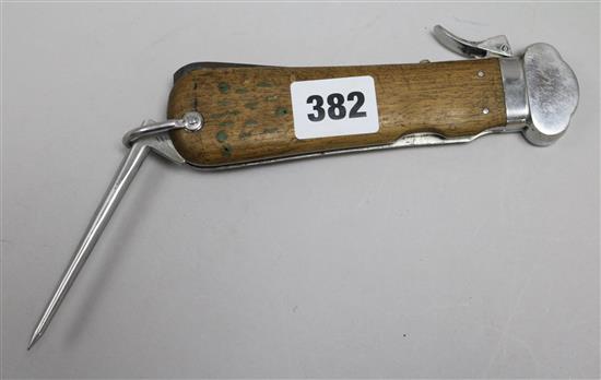 A WWII original German paratroopers gravity knife maker marked Solingen Rostfrei